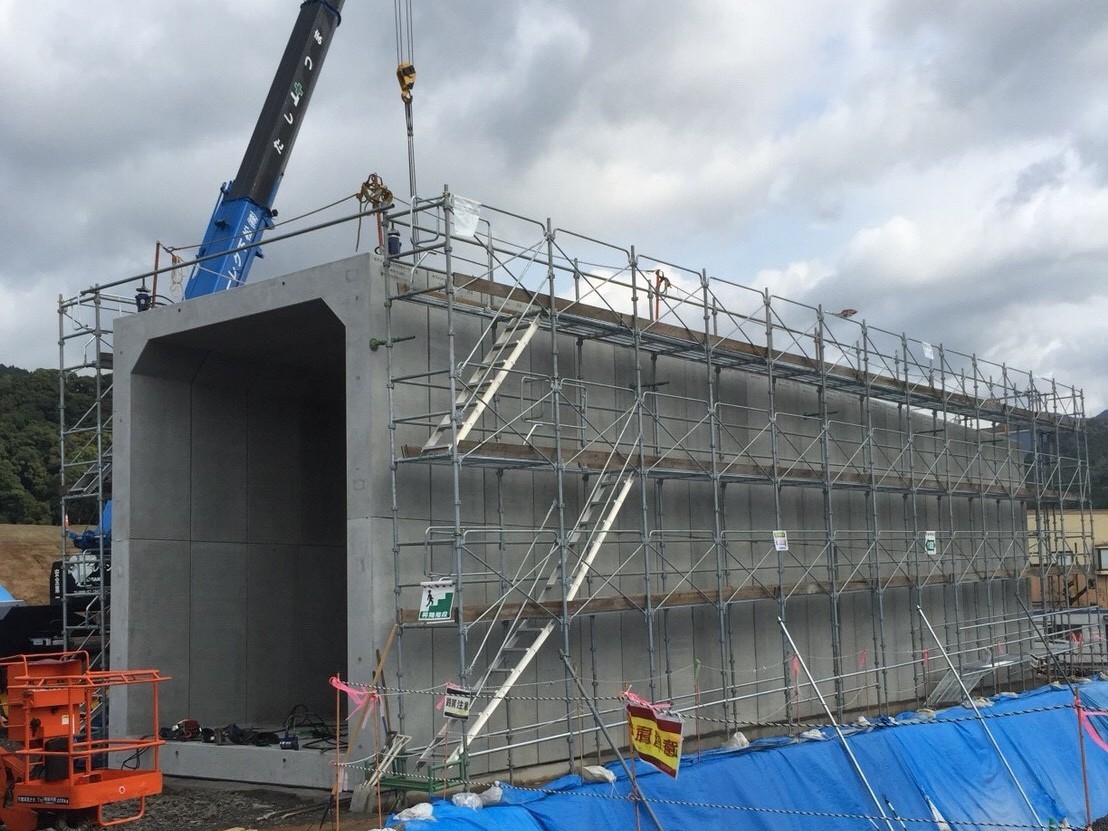 LINE_ALBUM_枠組足場_251226_1