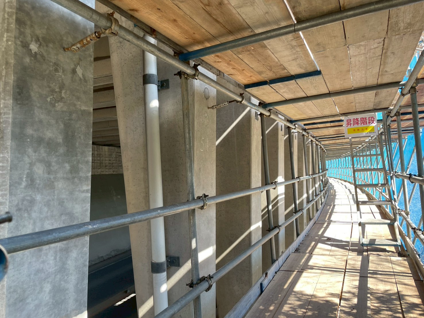 LINE_ALBUM_単管足場_251226_1